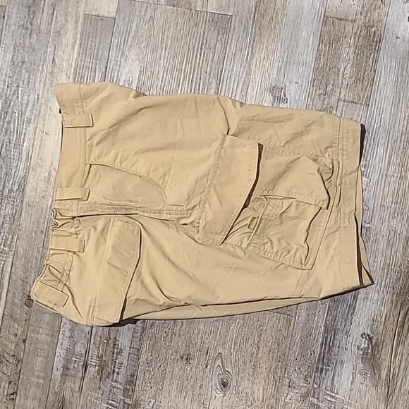 REI Women's Cargo Shorts​ - Picture 3 of 6
